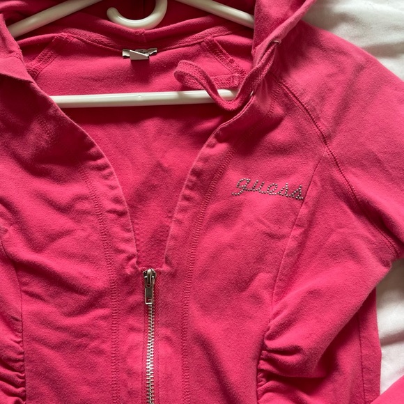 HOT PINK 2008 GUESS SWEATER..💗🎀 - Picture 2 of 5
